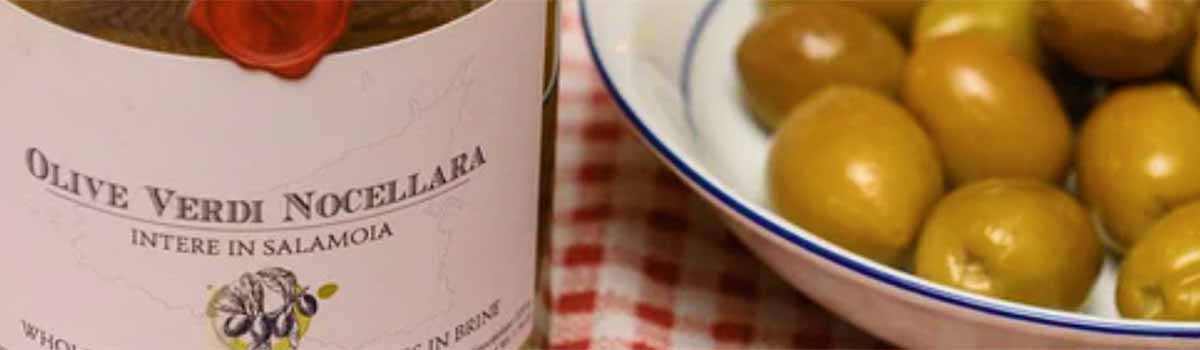 Olive verdi intere in Salamoia