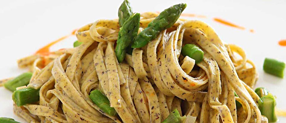 Saracene mit grünem Spargel Saracene mit grünem Spargel