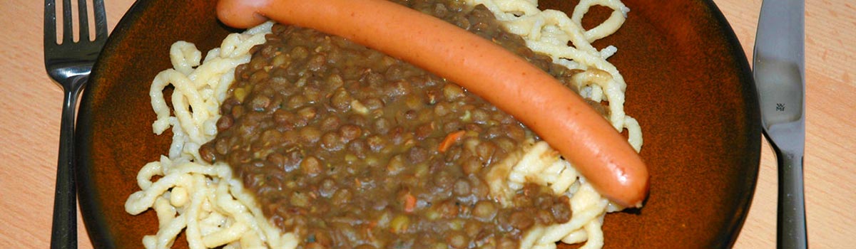 Klassiker: Linsen & Spätzle mit Seidenwürstchen Klassiker: Linsen & Spätzle mit Seidenwürstchen